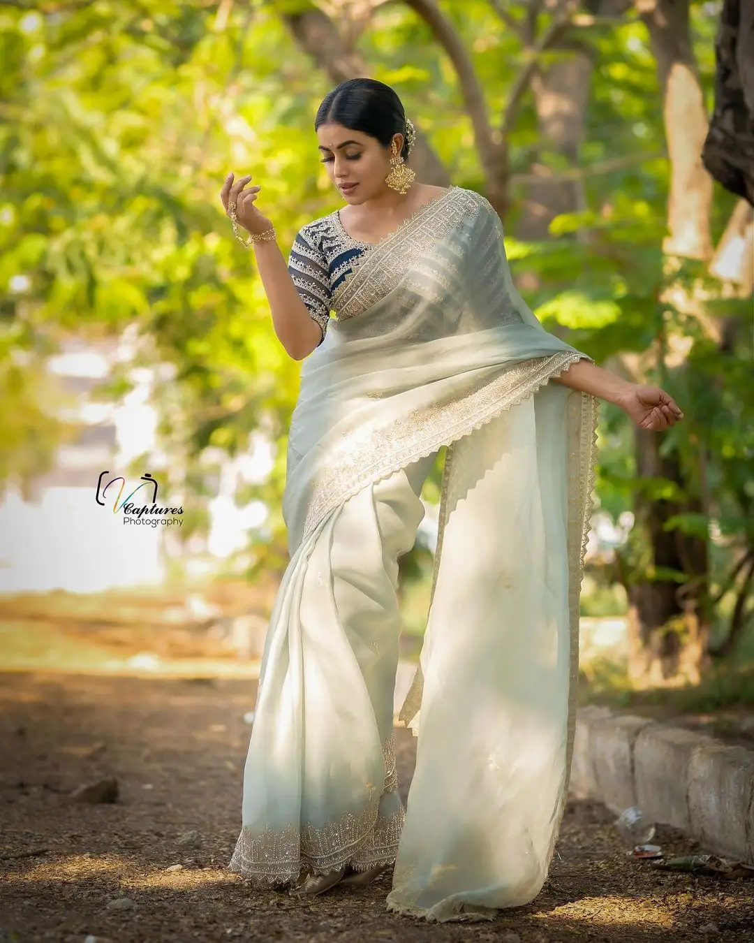 SHAMNA KASIM MESMERIZING LOOKS IN BEAUTIFUL GREEN SAREE BLUE BLOUSE 7